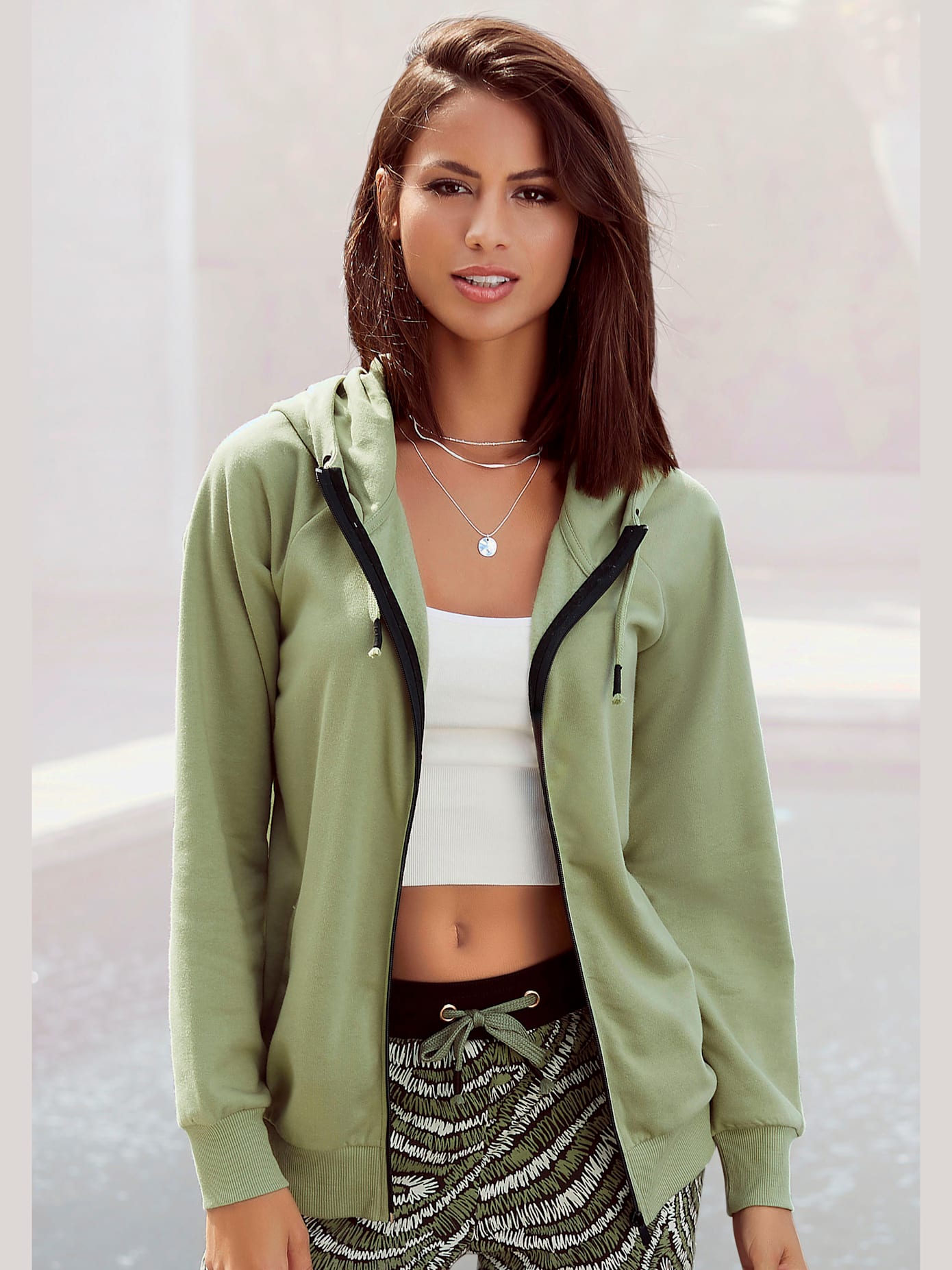 Veste sweat confortable à capuche