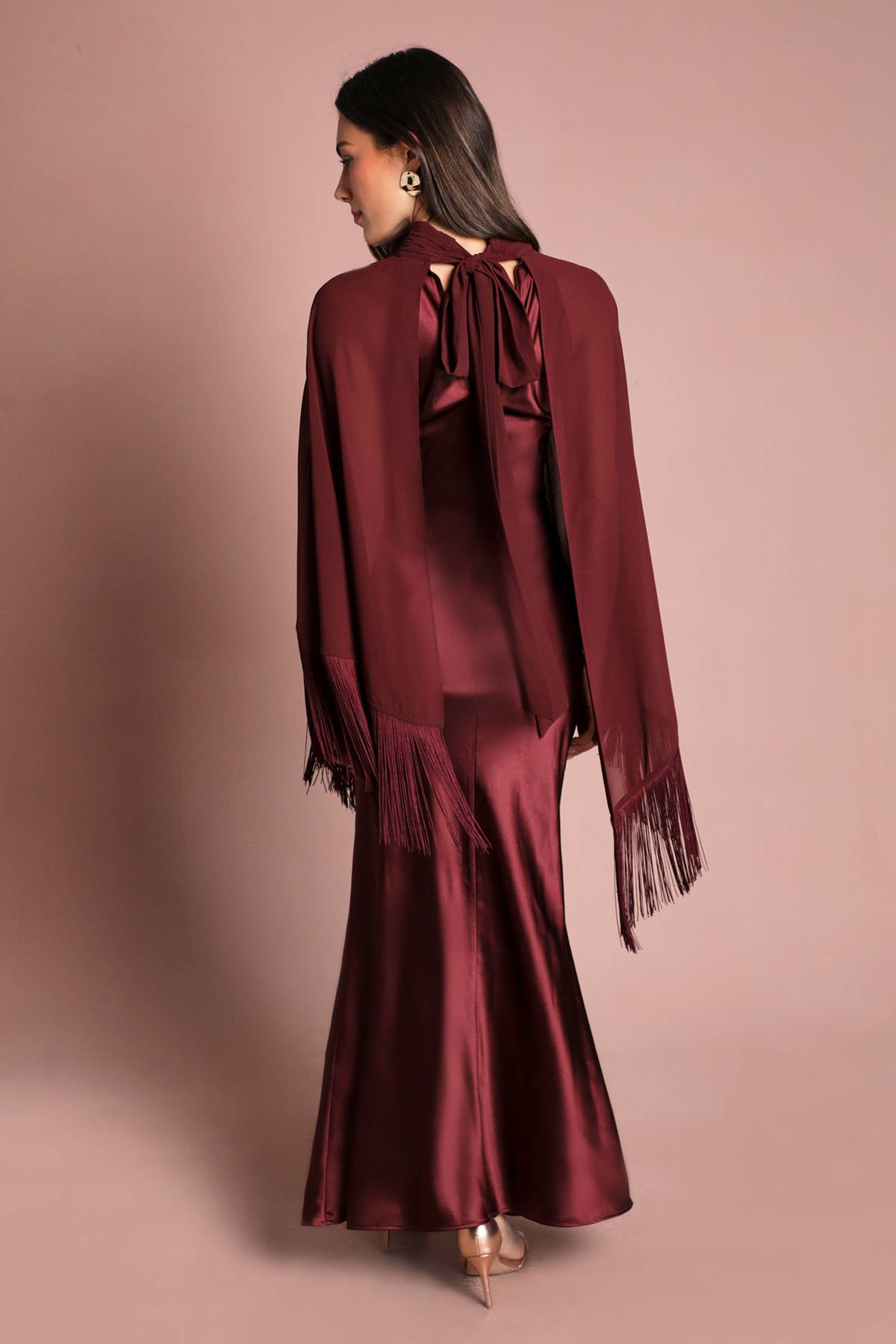 Coast Robe Maxi Coast Muse À Col Montant Avec Cape À Détails De Franges En Crêpe