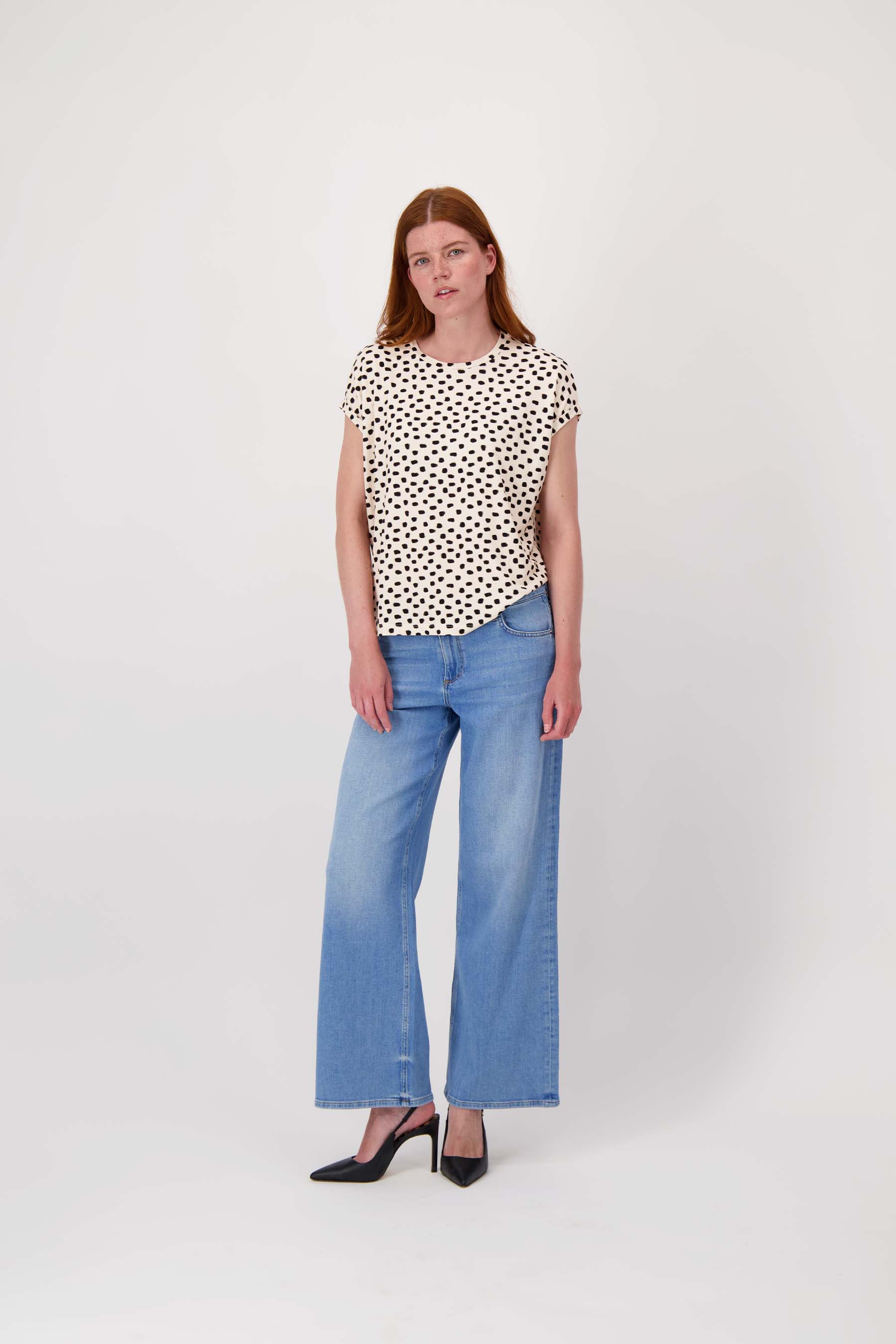 T-shirt met opgerolde mouw en stippen print