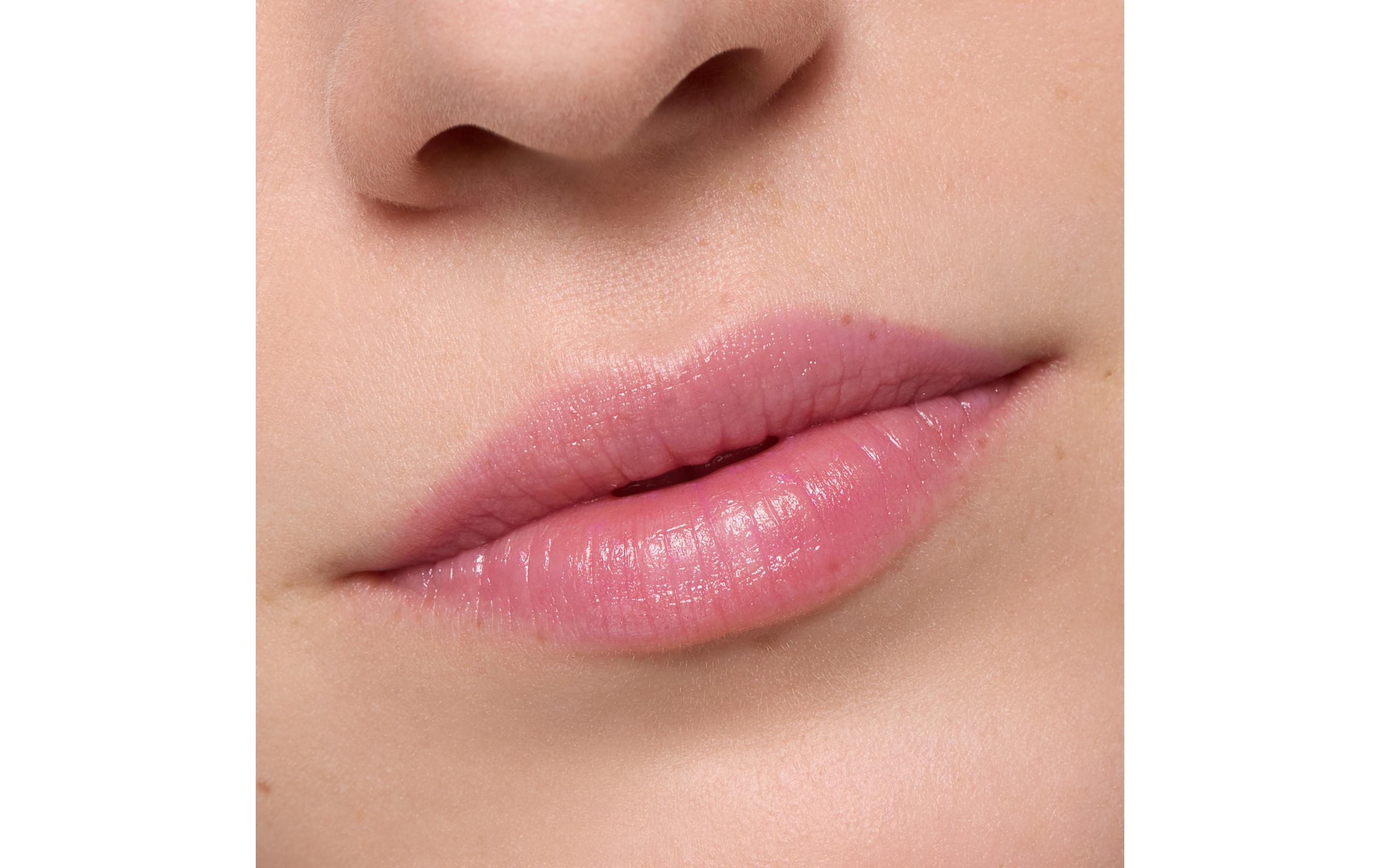 Lip Gloss Heart Core Fruity 06 Amazing AcaiFruchtiger Lippenbalsam in einem lila Farbton für gepflegte und sanft getönte Lippen