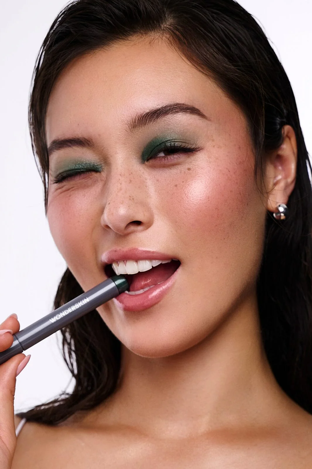 Wonderskin IYKYK Eyeshadow Stick green smoke ws ikk grsm green smoke