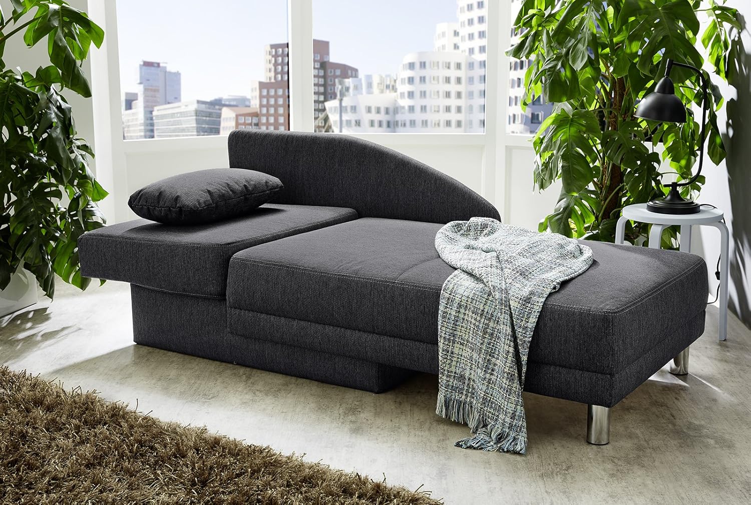 Stilvolle Recamiere mit Federkernpolsterung, Schlaffunktion, Bettkasten, B149/T90/H80 cm, ausziehbar zur Liegefläche von 200 x 84 cm, Stoff Flachgewebe in Anthrazit / 15121