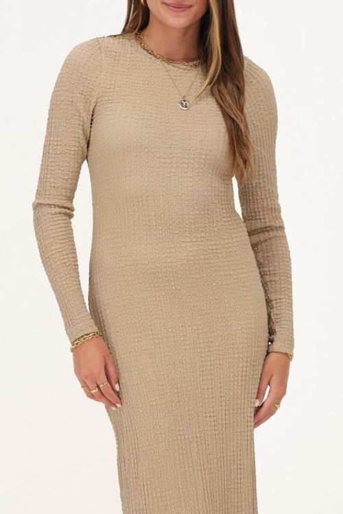 Beige maxi jurk met structuur & split