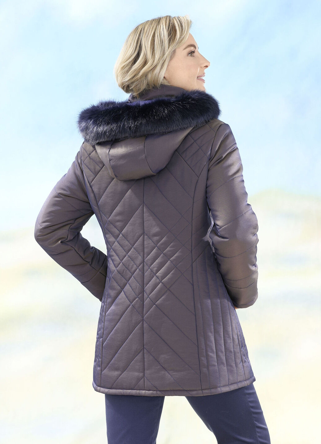 Jacke mit saphirblauem Schimmer