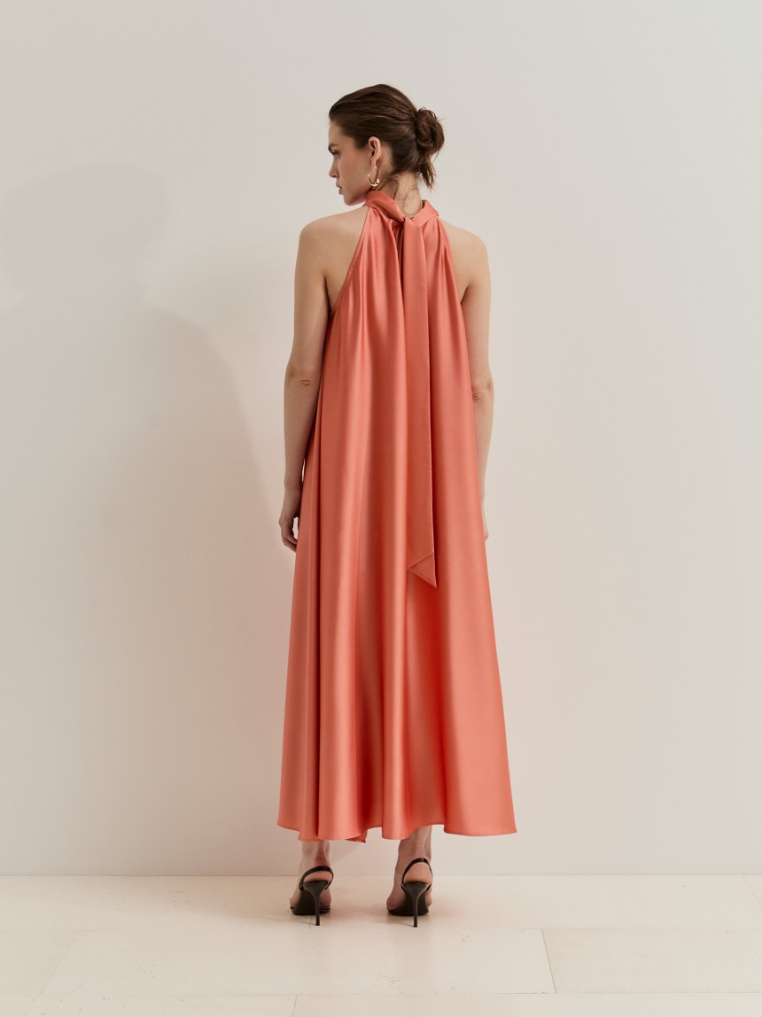 Vestido fluido acetinado