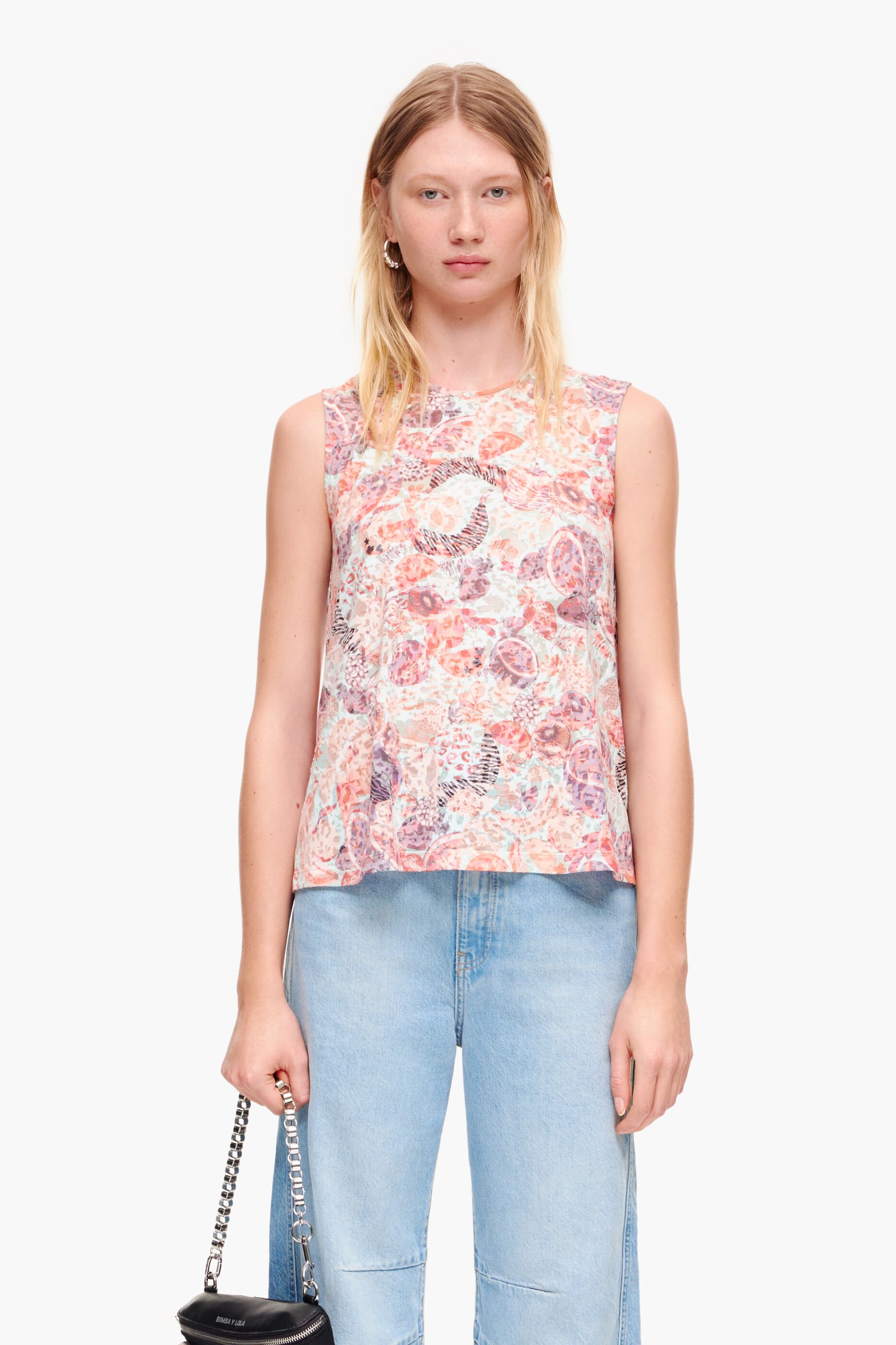 Camiseta com estampa de frutas