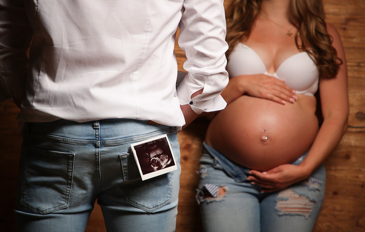 Babybauch-Fotoshooting in Leverkusen als Geschenkidee