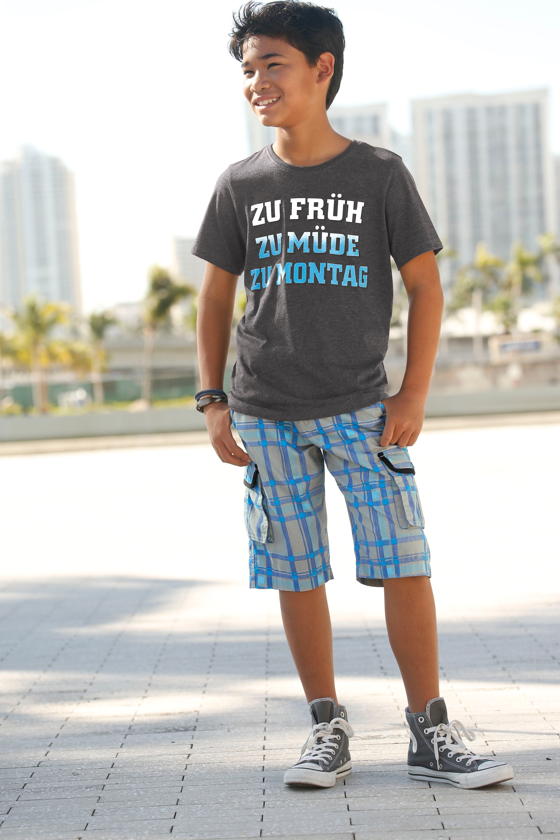 KIDSWORLD T-Shirt »Mit Spruch: ZU FRÜH, ZU MÜDE...«, Kurzarm,  Basic-Passform,  mit stylischem Print,  Rundhalsausschnitt
