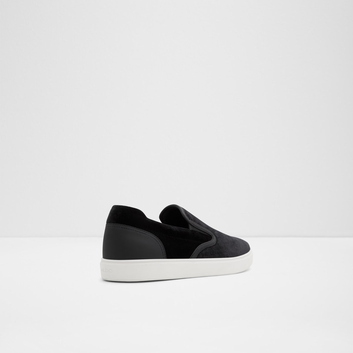 Proton Black Men Low top