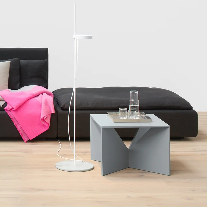 e15 - FK04 Calvert Couchtisch, neonrot