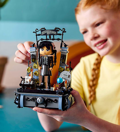 LEGO® Wednesday - Wednesday Addams-Figur - 76780 - 702 Teile
