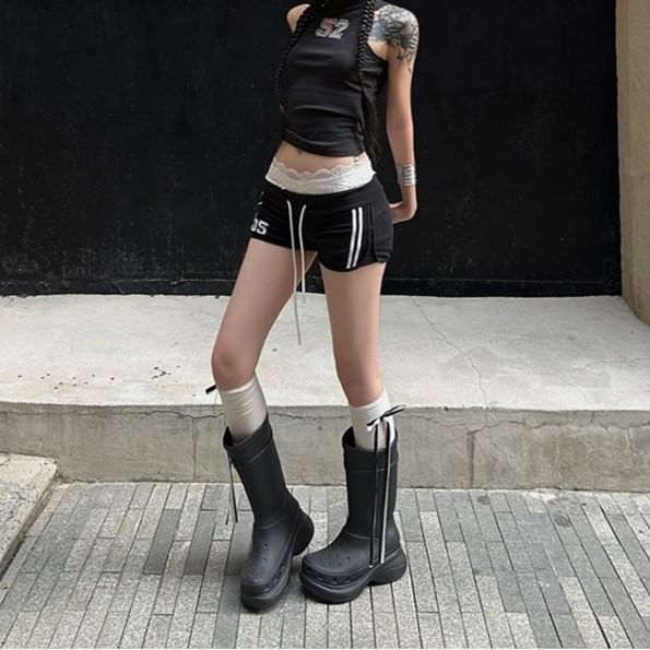 Kilopi - Nummering Tanktop / Laag uitgesneden gestreepte shorts / Kanten slip / Set