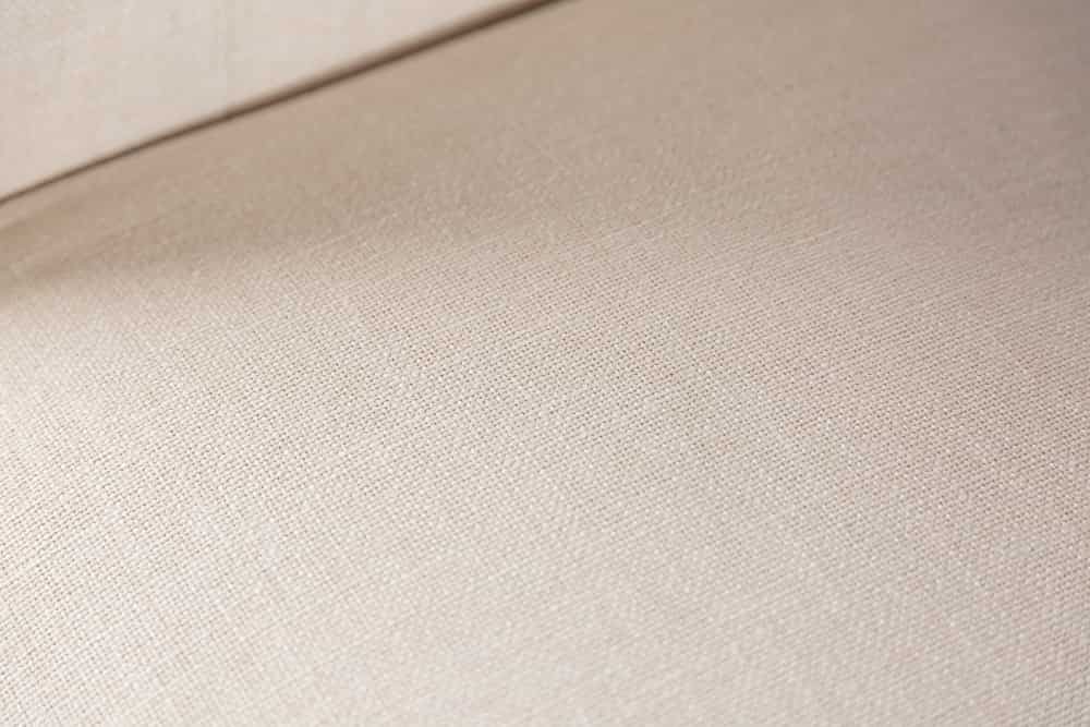 Eleganter Armlehnen Stuhl CASTLE beige mit Chesterfield Steppung im Landhausstil