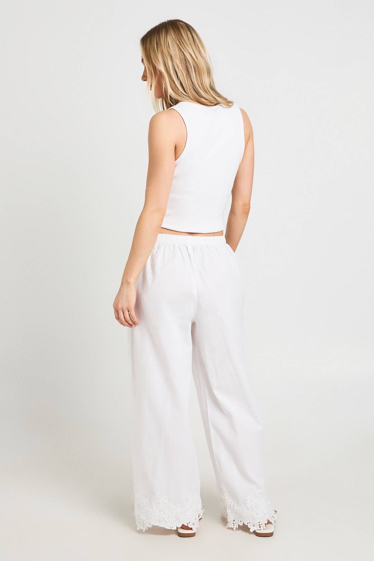 boohoo Pantalon Large Petite Avec Bordure Brodée