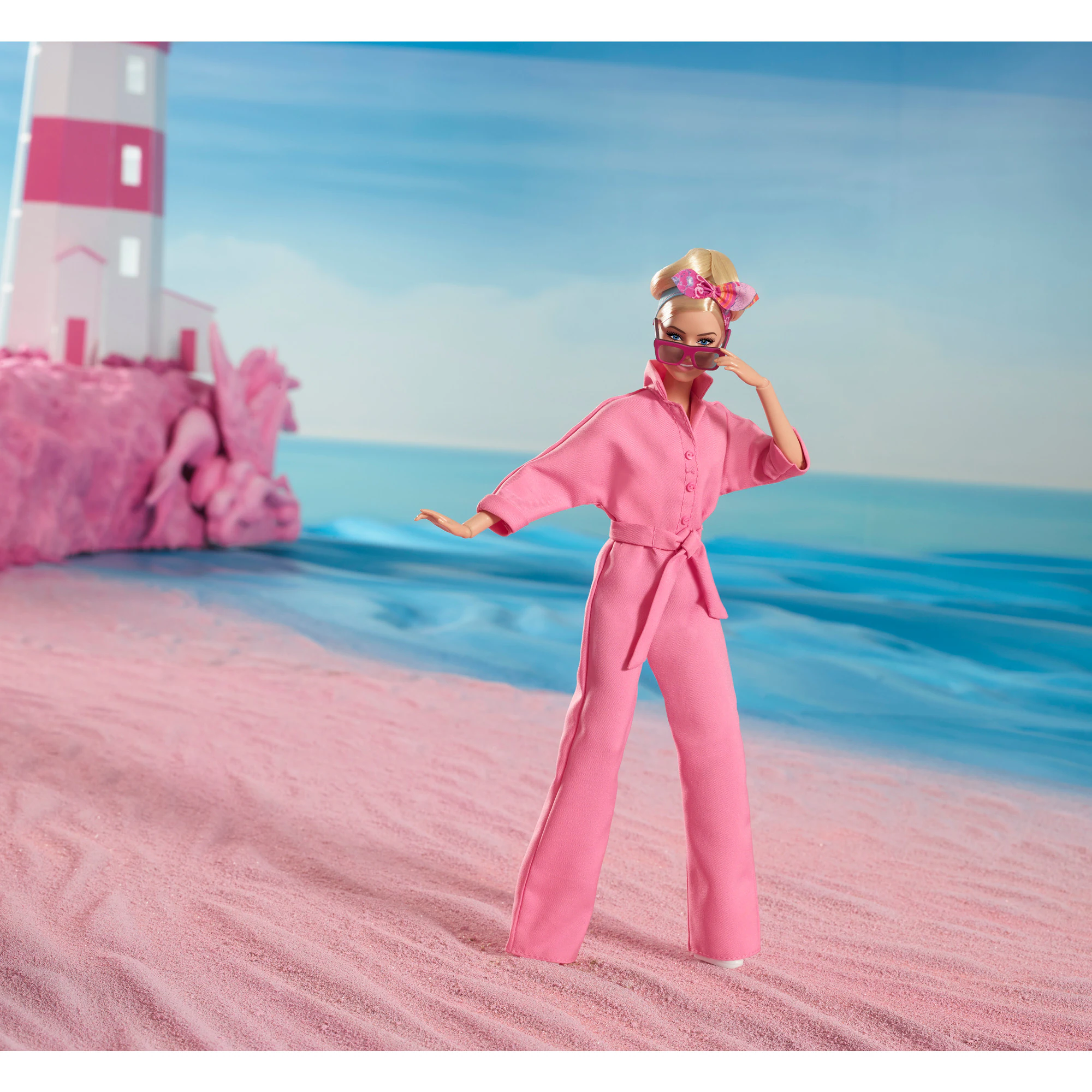 Mattel Puppe Barbie The Movie - Margot Robbie als Barbie: Puppe im rosa Jumpsuit