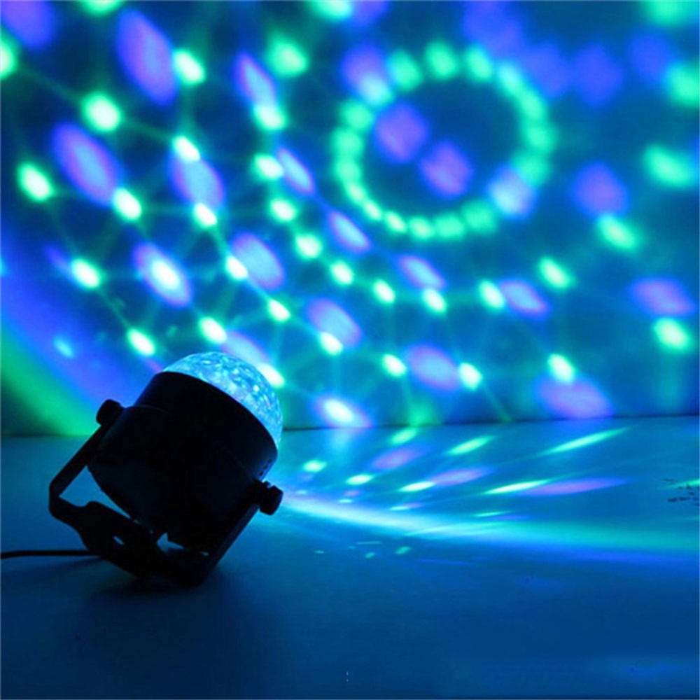 Soundgesteuerte 6W LED Discokugel Multicolor Partylicht mit Fernbedienung (RGB Farben)