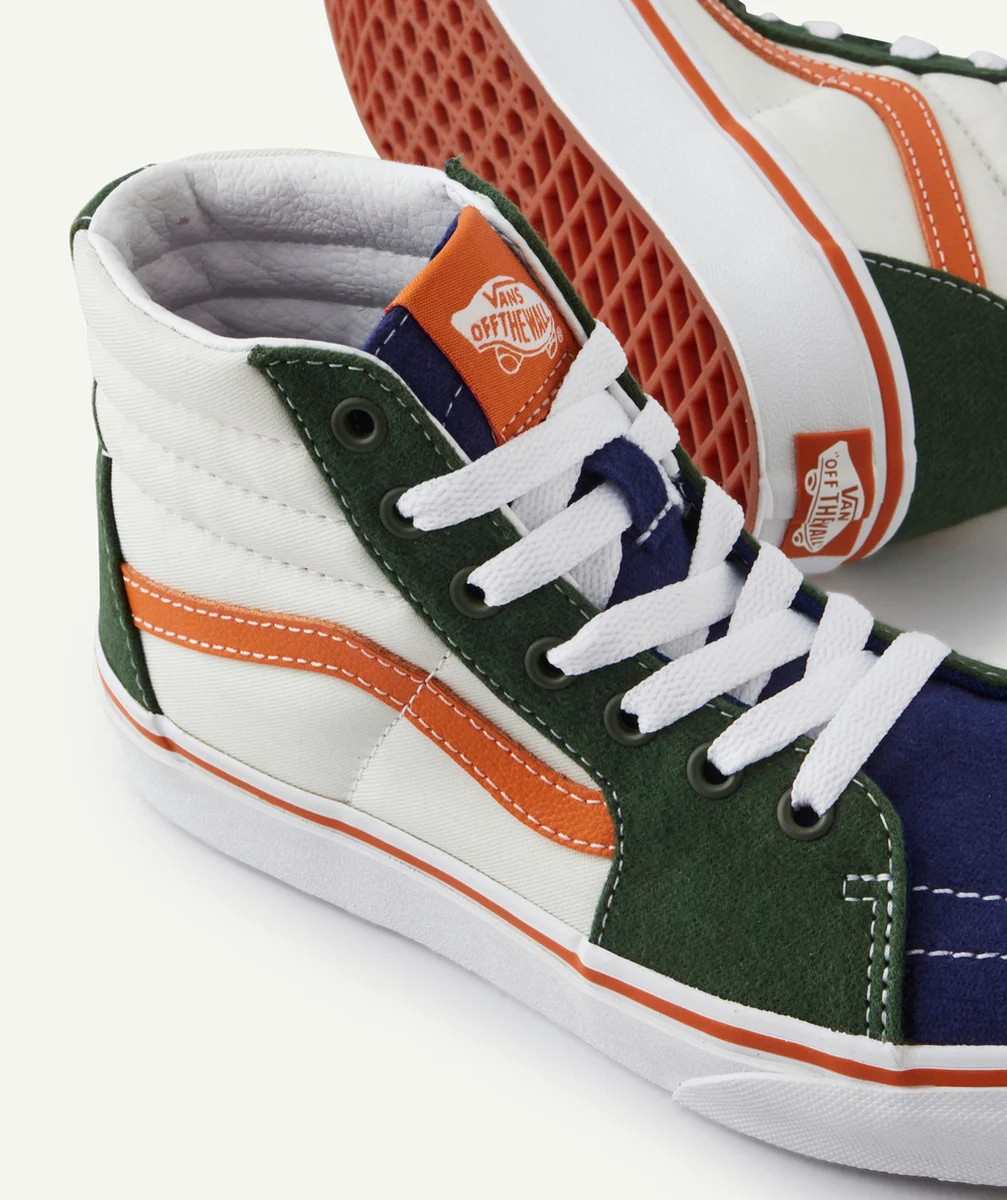 VANSBASKETS MONTANTES BLANCHES ET COLORBLOCK SK8-HI