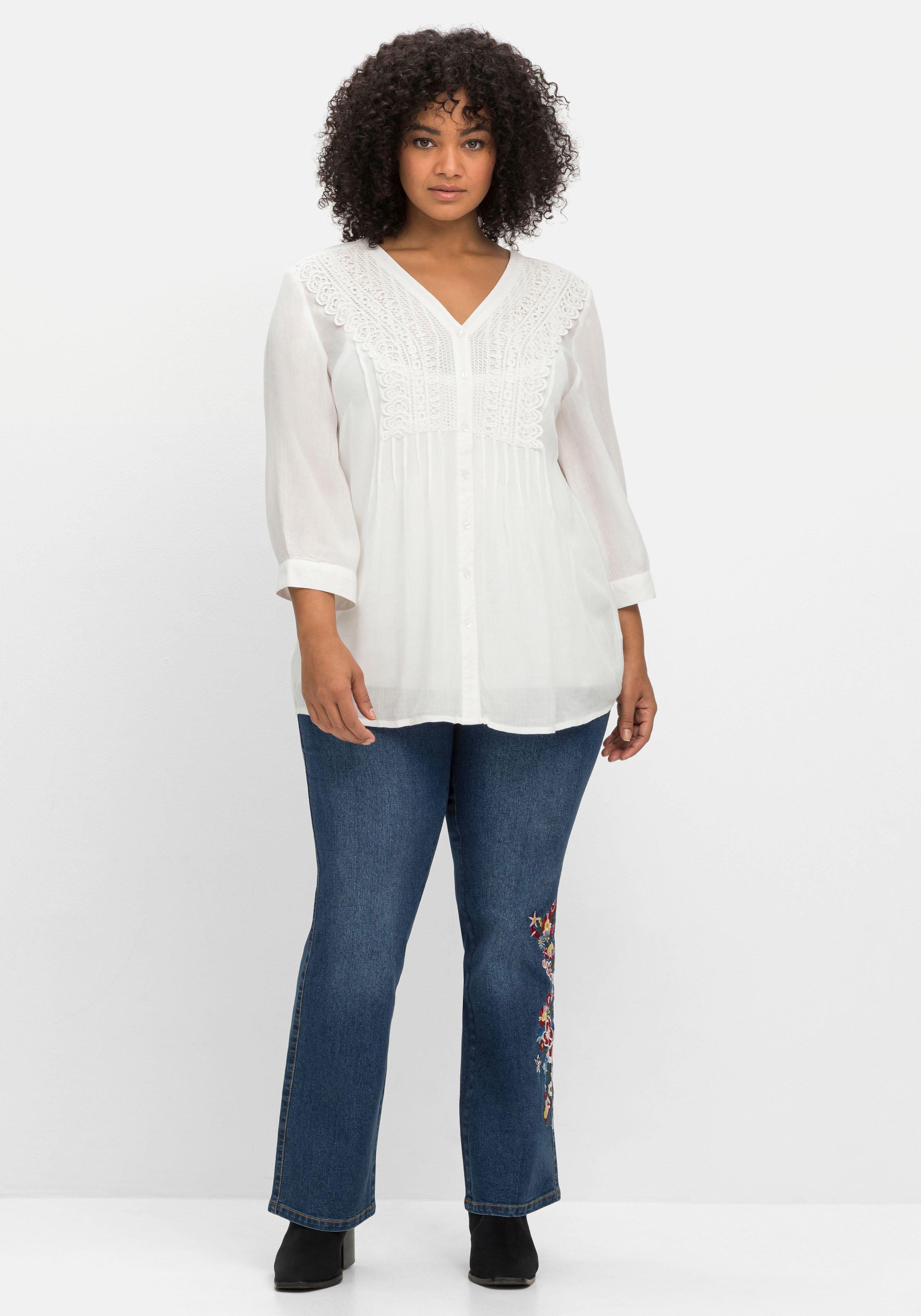 Bootcut-Jeans mit Blumenstickerei seitlich am Bein