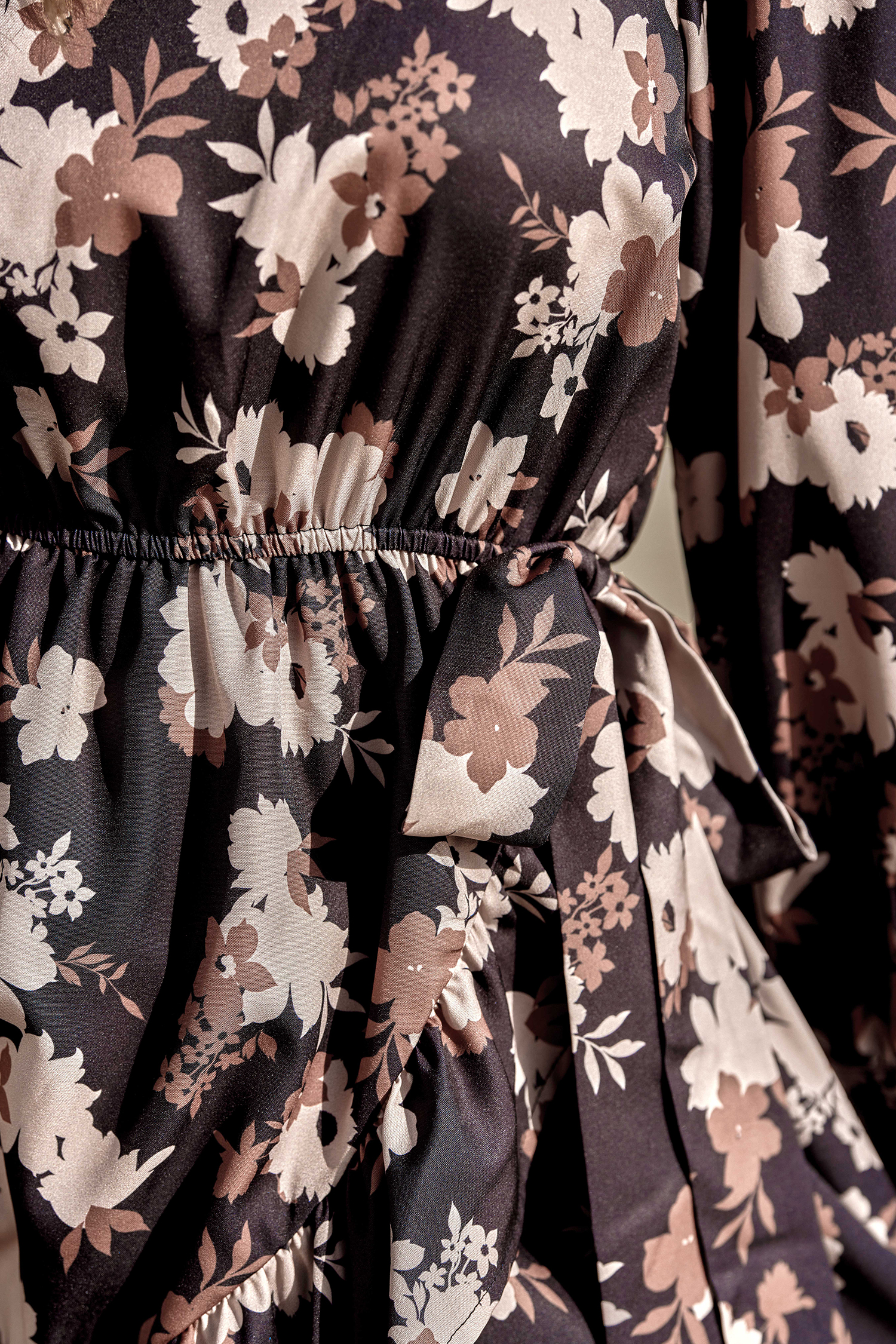 Robe à volants à fleurs mauves