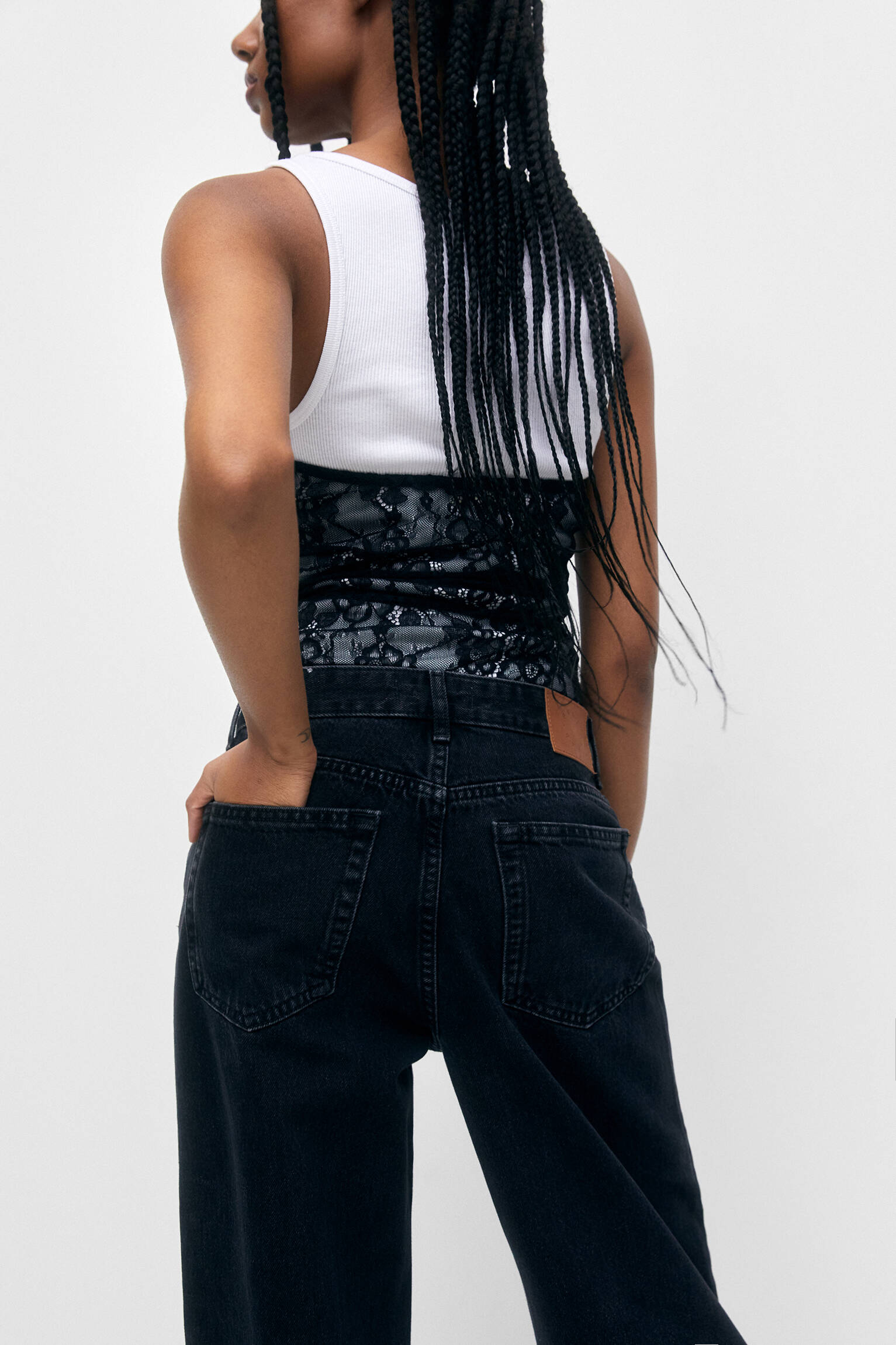 CALÇA JEANS DE CINTURA ALTA E PERNA LARGA - PRETA