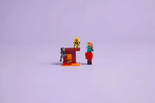 LEGO Minecraft 21266 Nether-lavakampen