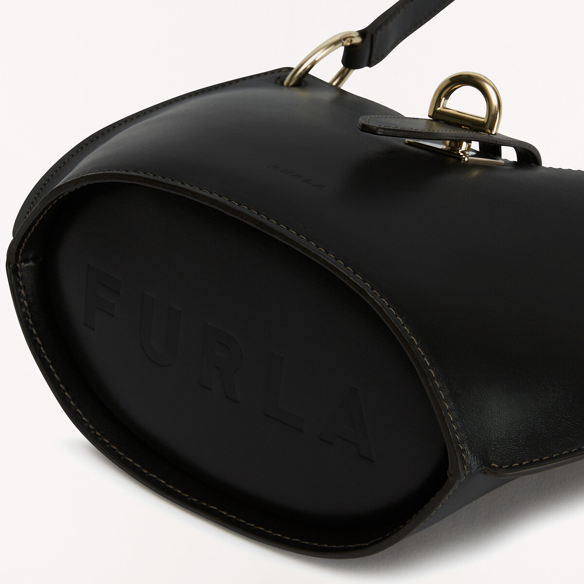 FURLA<br>Bolsa de ombro exclusiva em couro