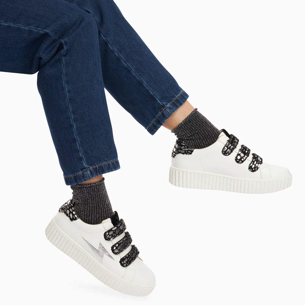 Sneakers-Baskets éclair Daisy blanc et argent à scratchs léopard