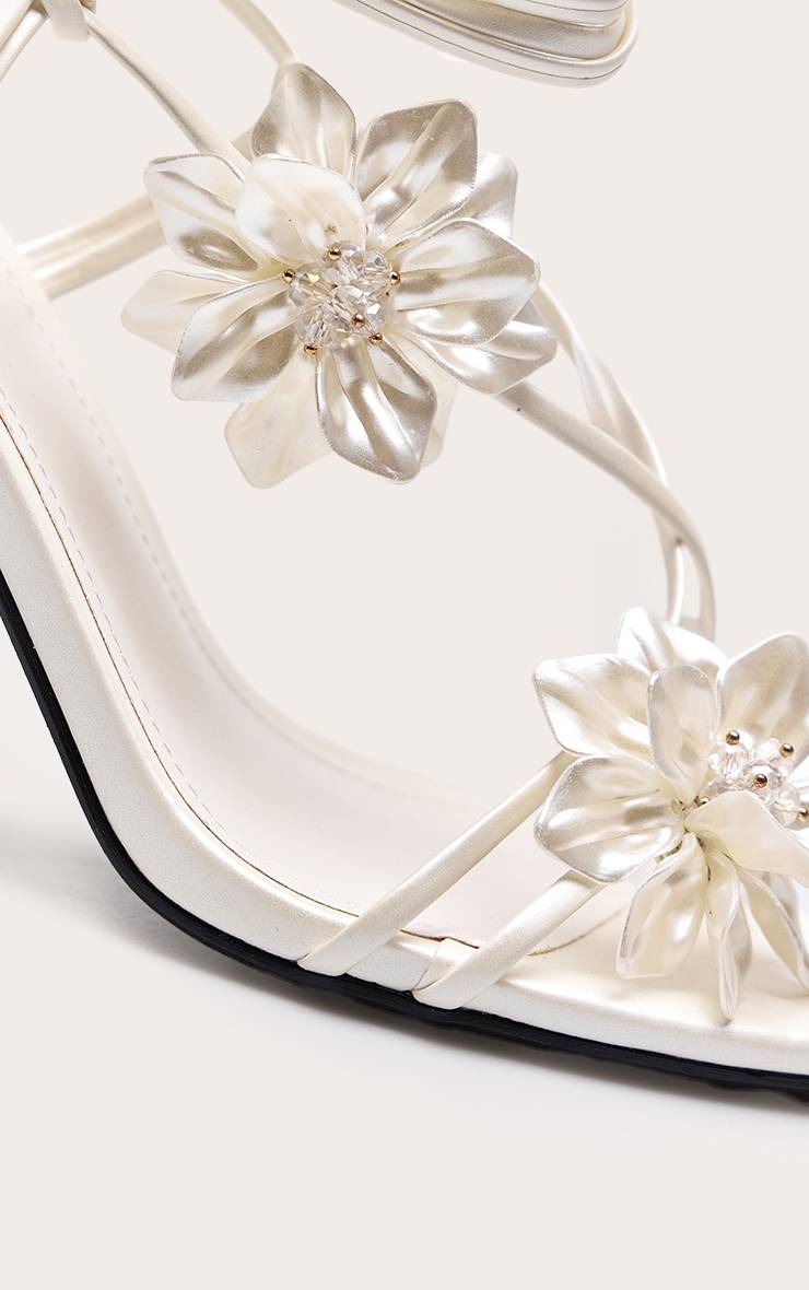 Crème Sandale À Talon Haut À Brides Avec Détail Fleur En Acrylique