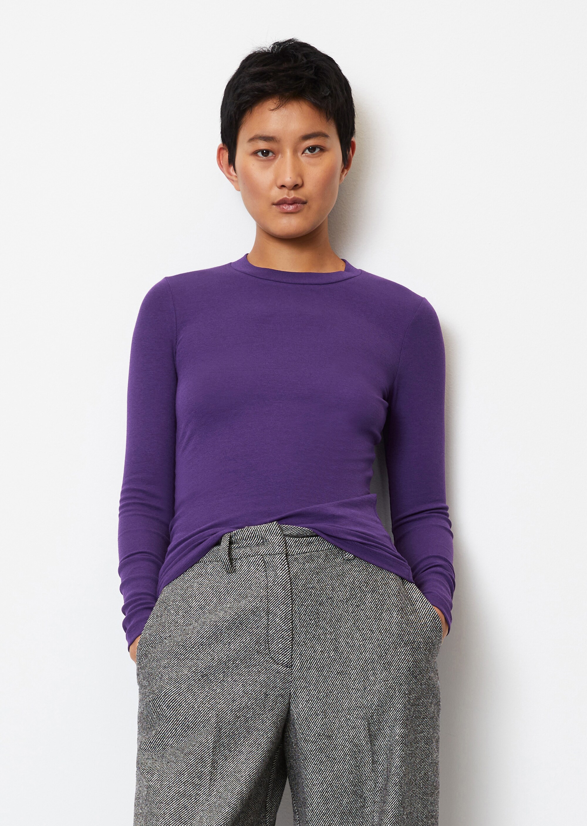 Rundhals-Longsleeve regularaus soft geripptem Jersey