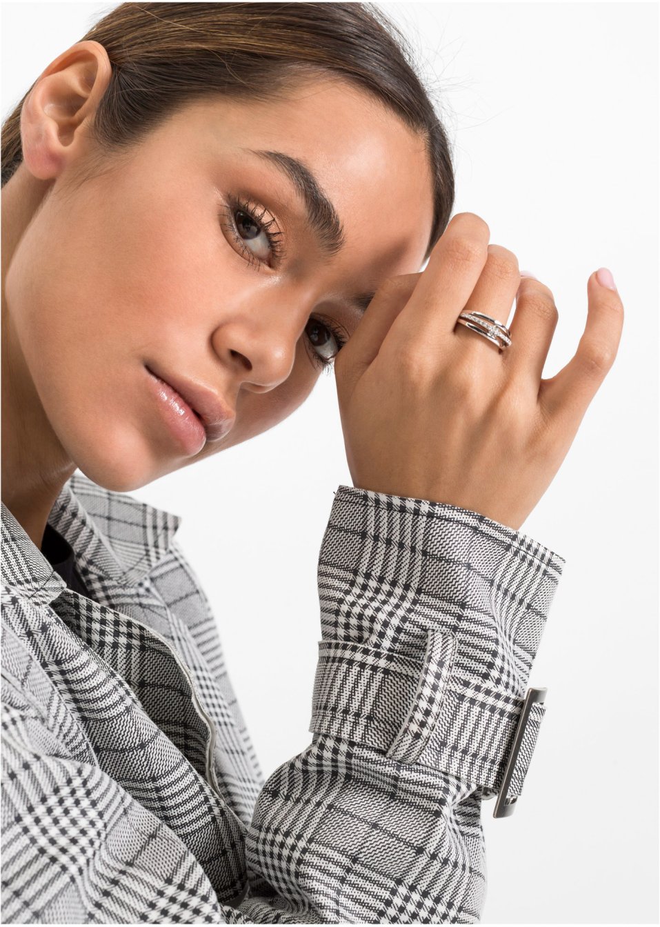 Bague sertie de cristaux