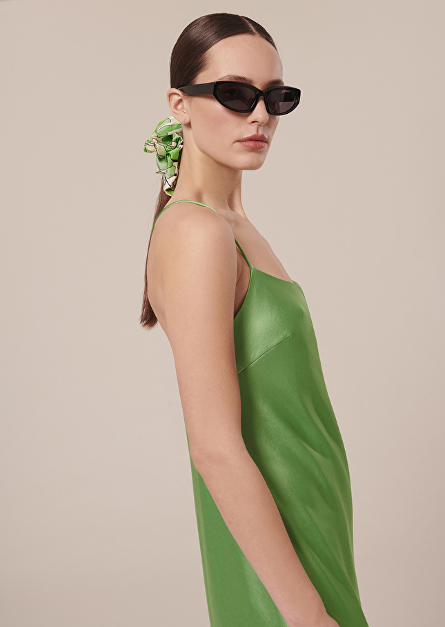 Robe Reaneverte en satin fluide