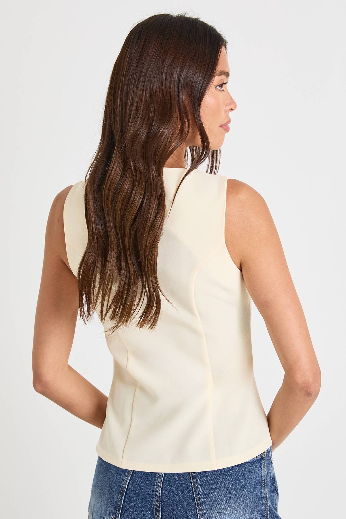 boohoo Square Neck Gold Button Waistcoat → Gilet à boutons dorés et col carré