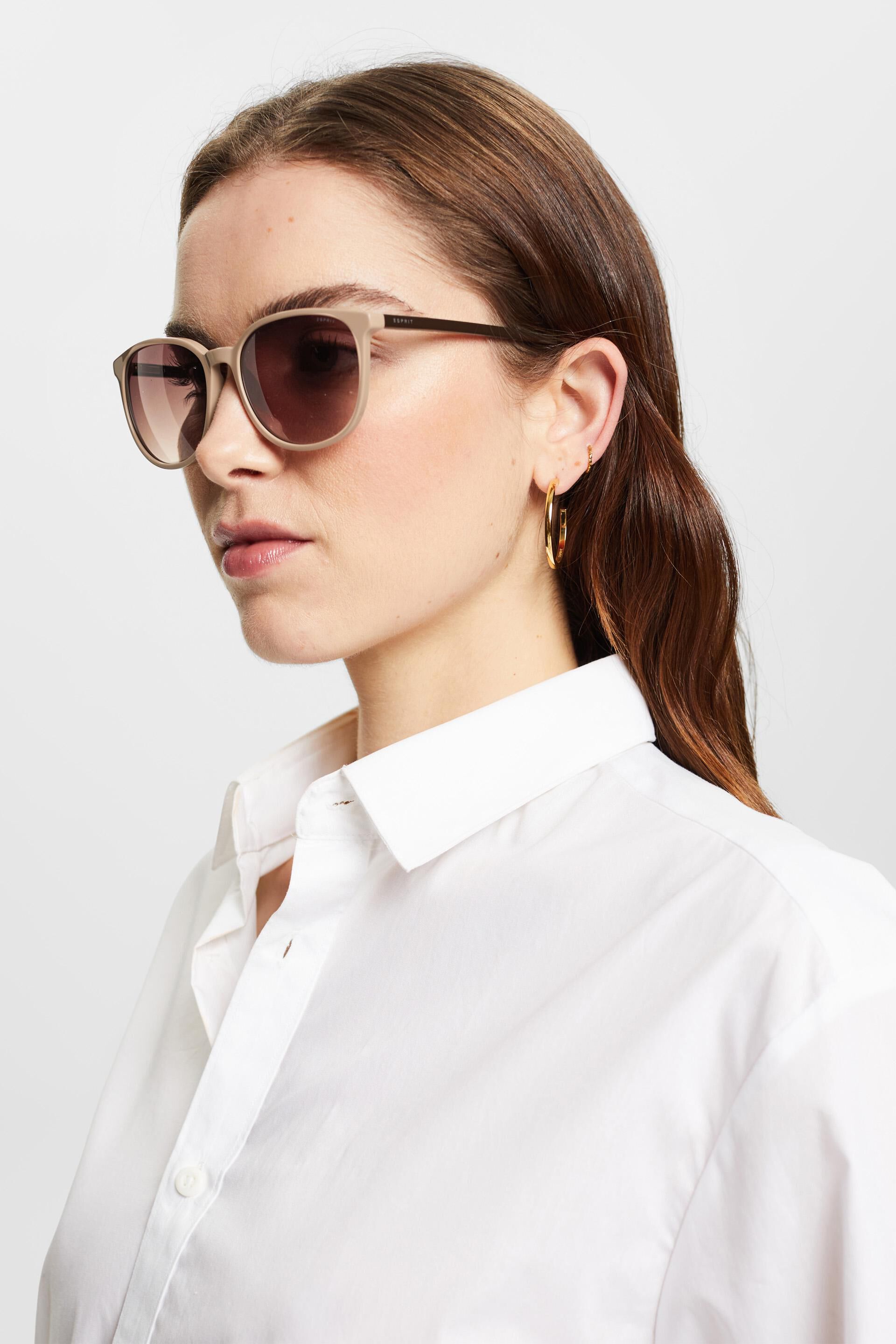 Lunettes de soleil à monture colorée