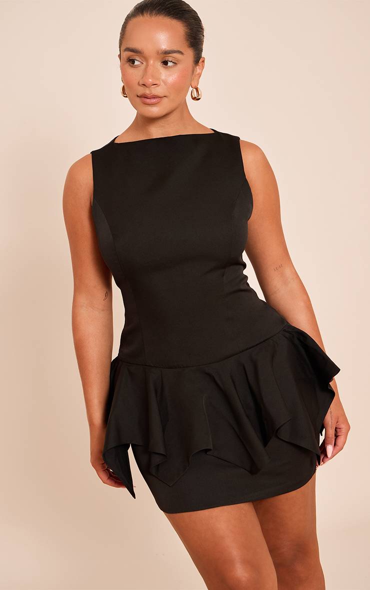 Noir Robe Mini Ajustée À Encolure Bateau Et Ourlet À Volant Tombant