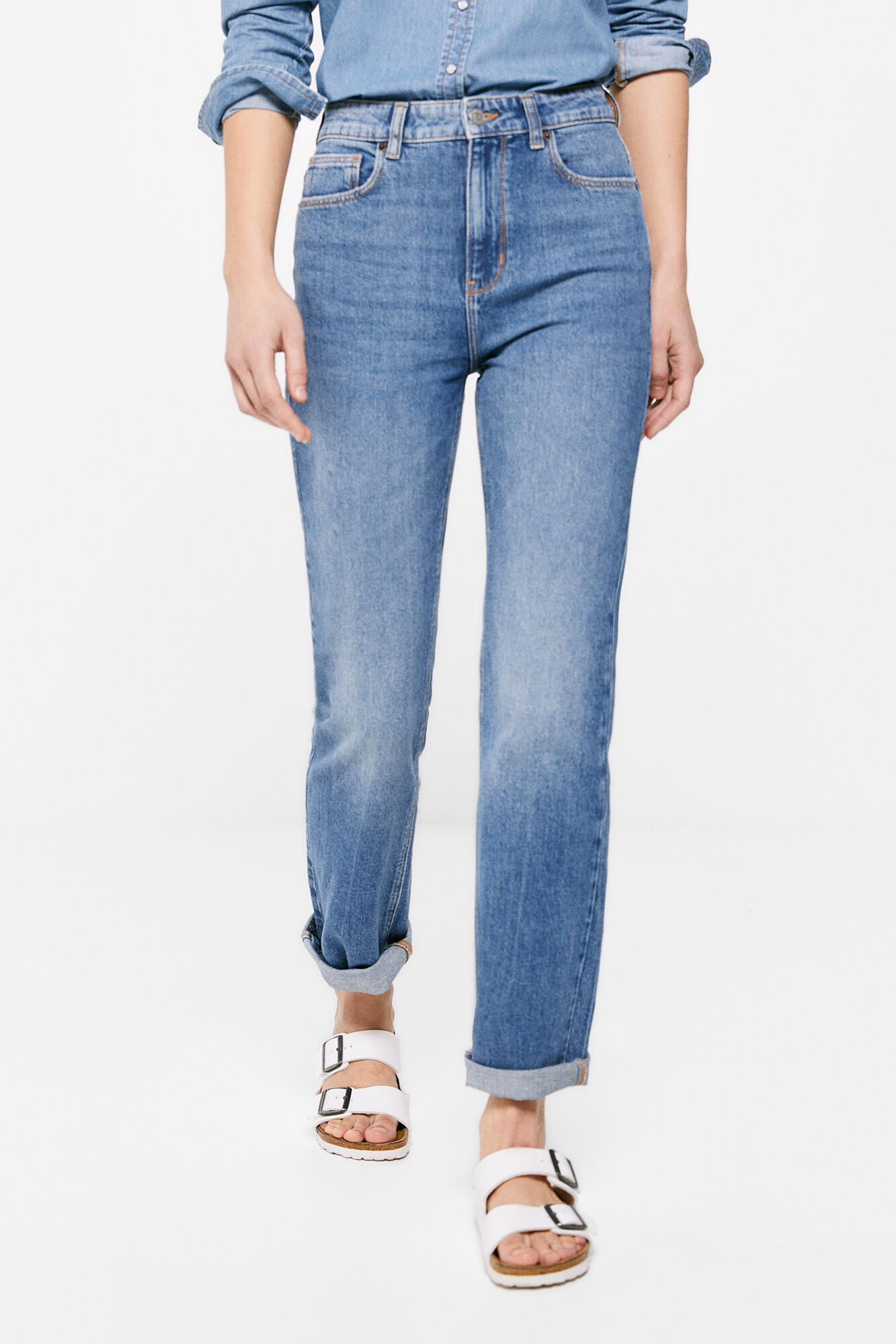 Calça jeans reta com lavagem sustentável - Azul médio