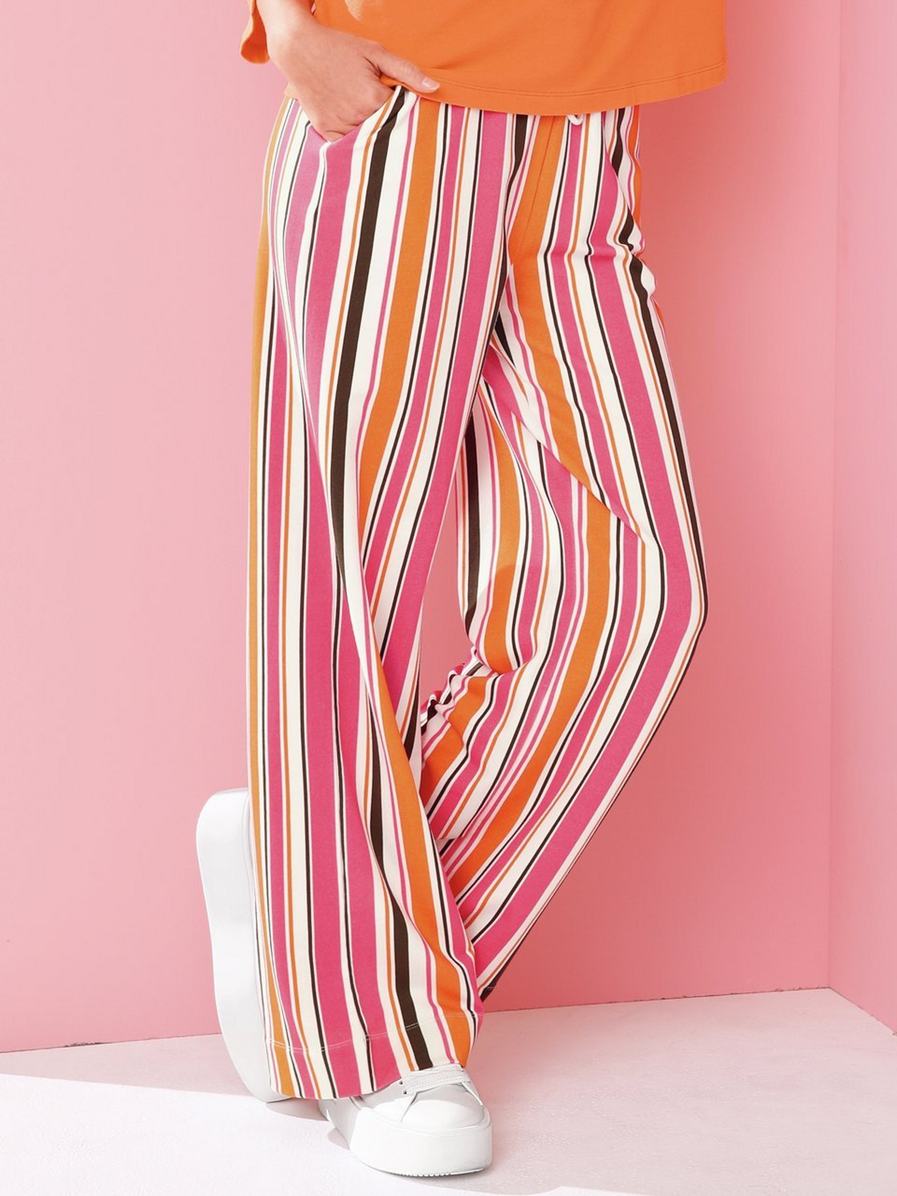 Lange Sweathose mit weitem Bein