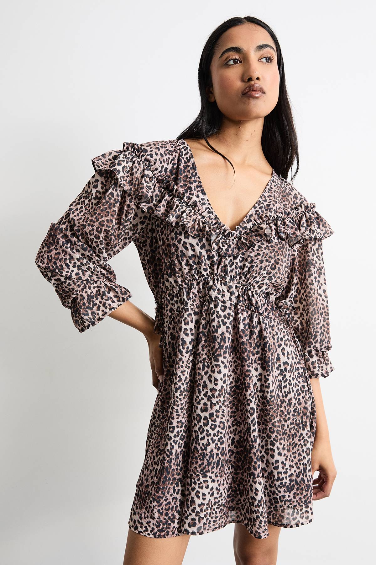 Warehouse Robe Mini Bohème à Imprimé avec Détails Volantés aux Épaules et Col en V