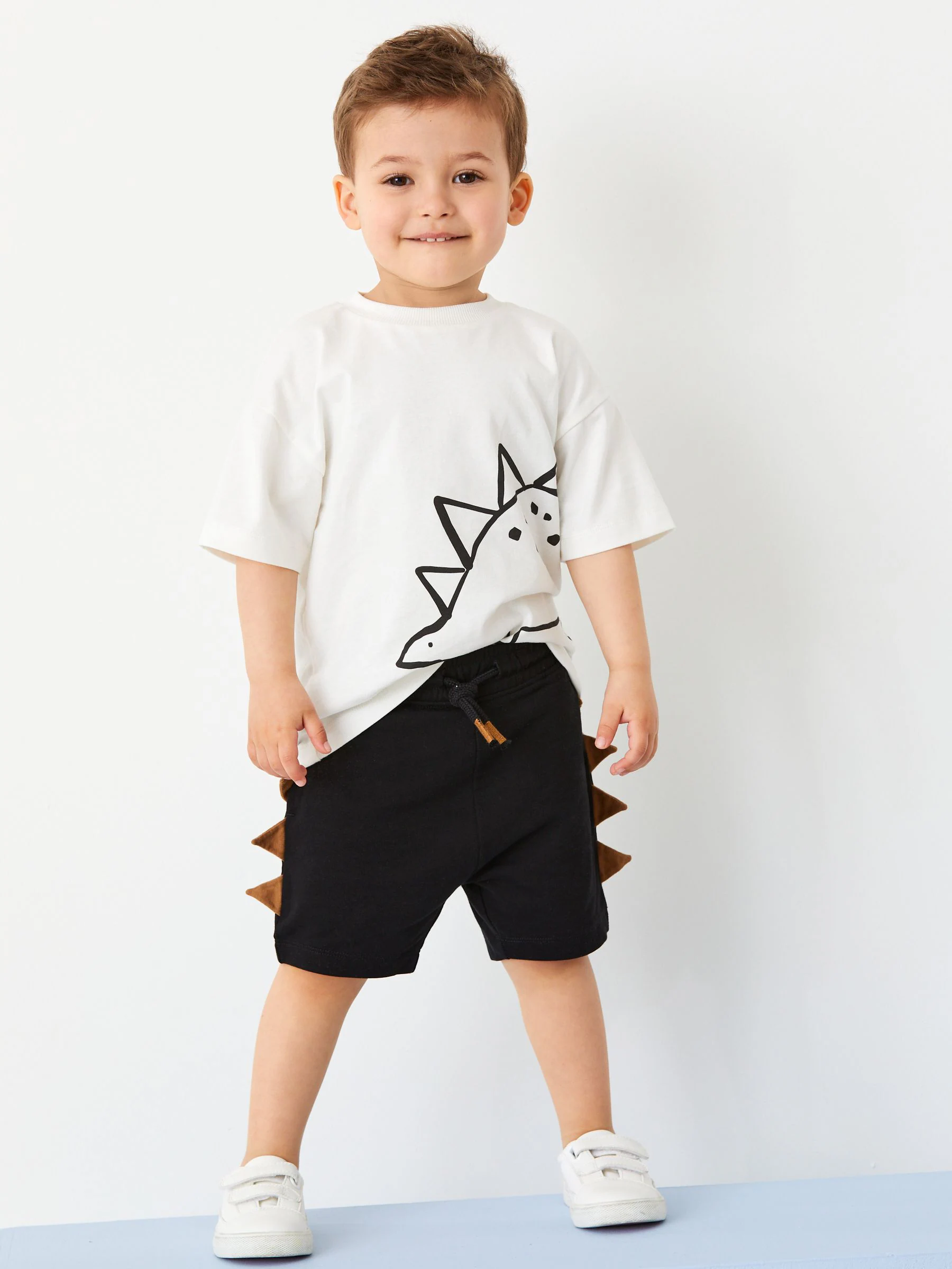 Zwart/lichtbruine dinosaurus - Set van 2 T-shirts met korte mouwen en shorts (3 mnd - 7 jr) (3 mnd - 7 jr)