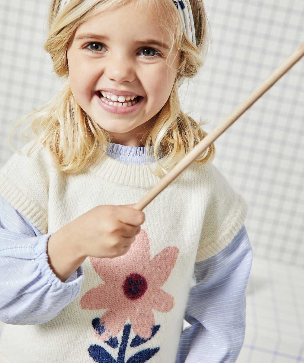 PULL SANS MANCHES BÉBÉ FILLE ÉCRU AVEC MARGUERITE