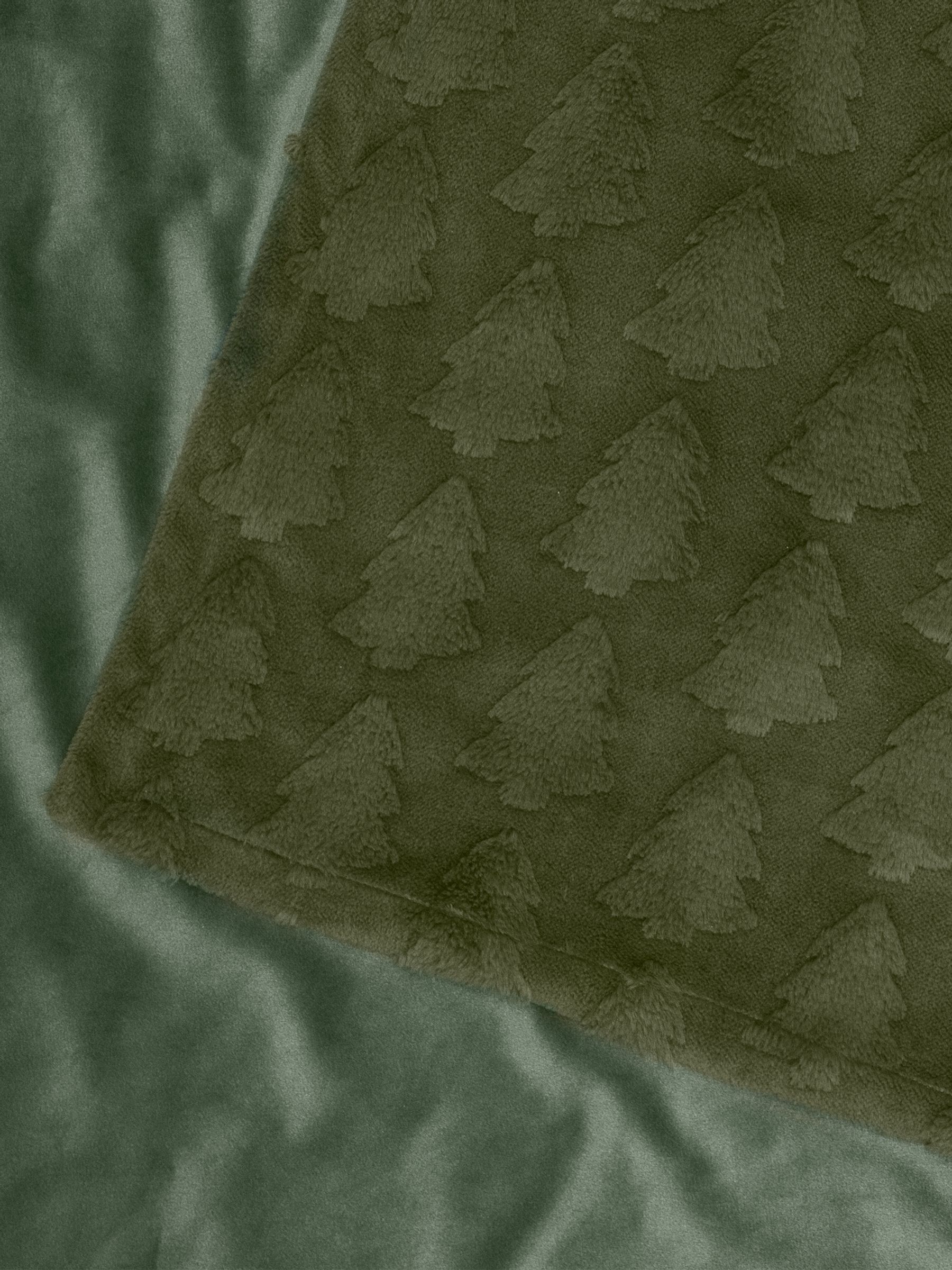 Furn Christmas Pines Faux Fur Throw