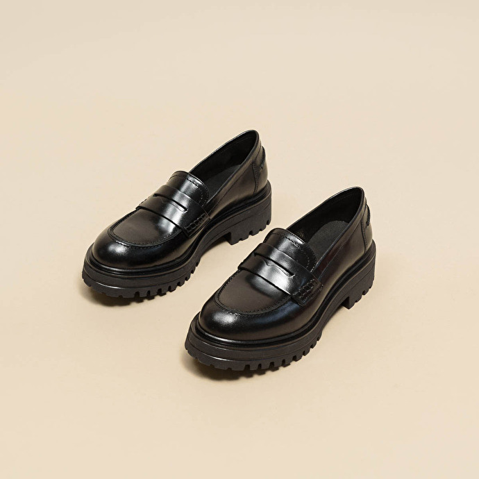 Mocassins à semelles crantées  en cuir noir
