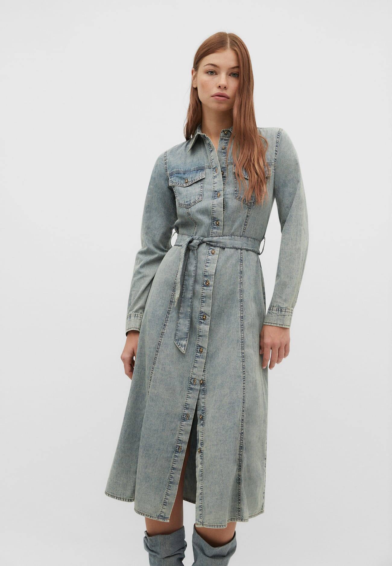 Vestido camisa midi em jeans