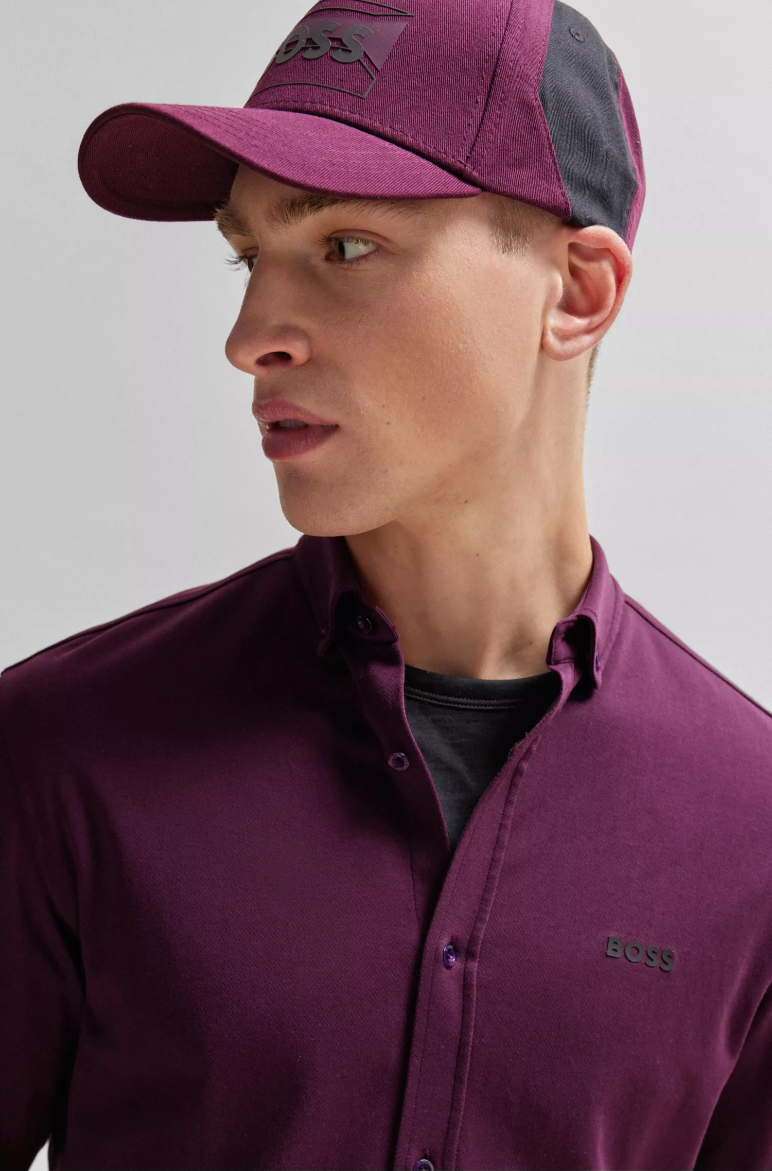 Camisa BOSS verde, corte regular, em malha piqué de algodão.