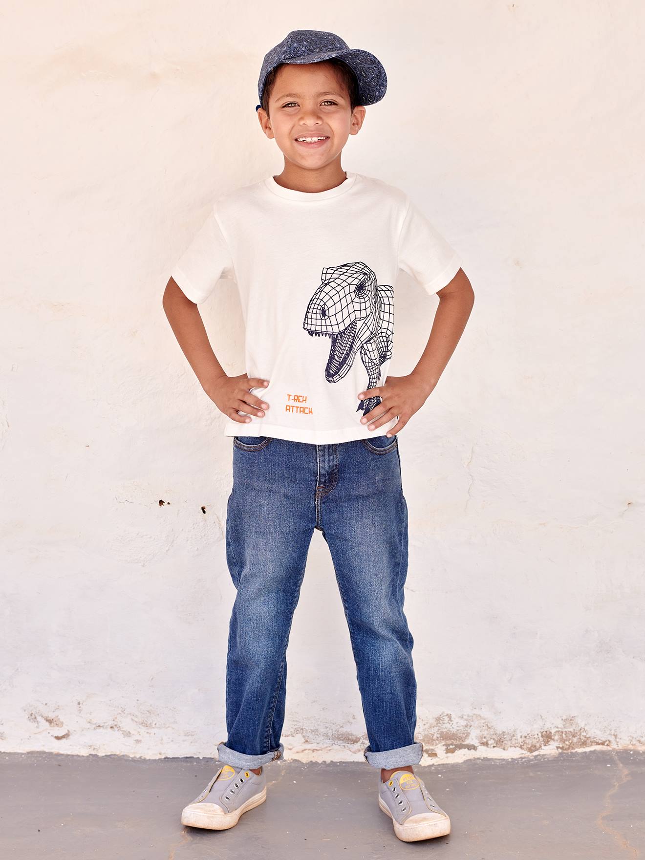 Camiseta infantil com efeito 3D, azul escuro.