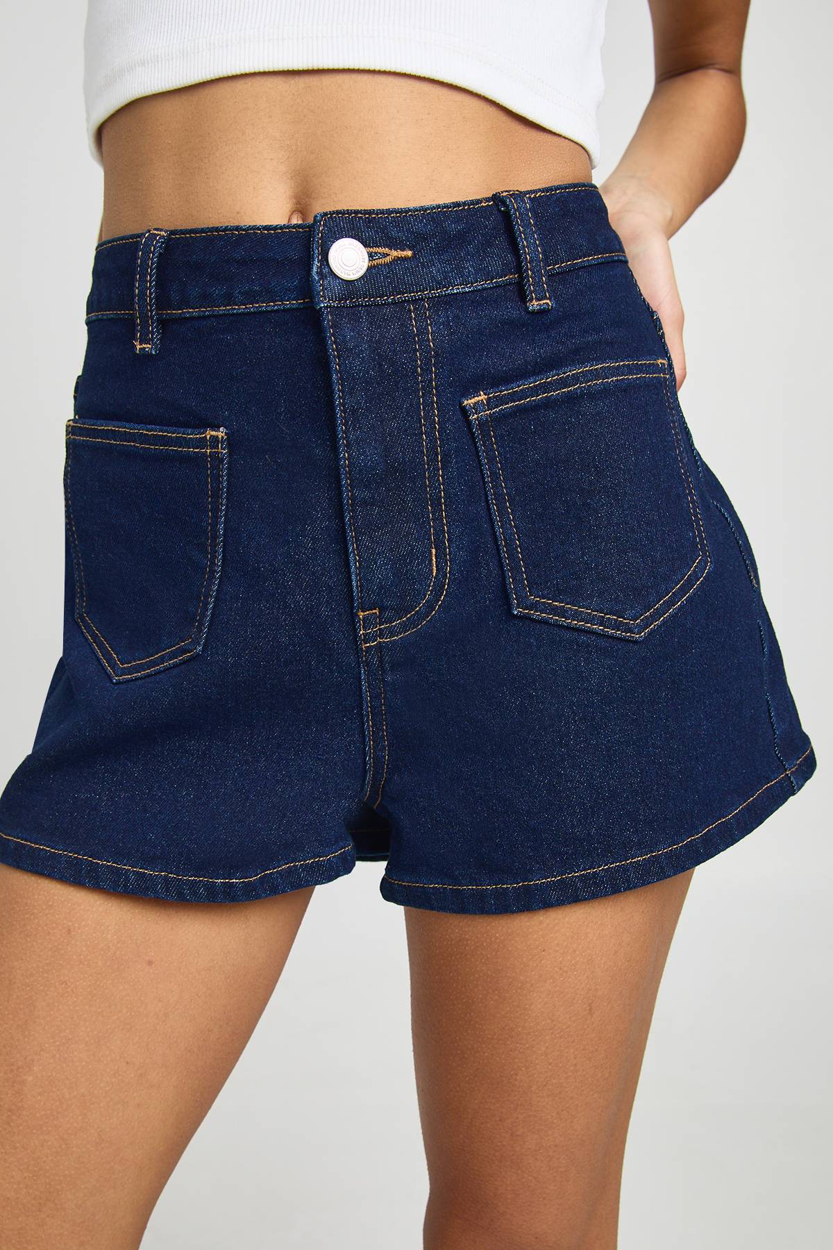 boohoo Short Mini À Détail De Poches Avant