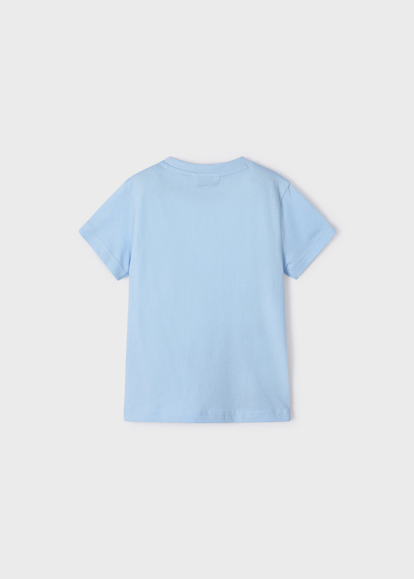 Camiseta infantil masculina em algodão sustentável com estampa.