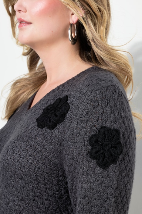 Pullover, Classic Fit, 3D Blüten, Seitenschlitze