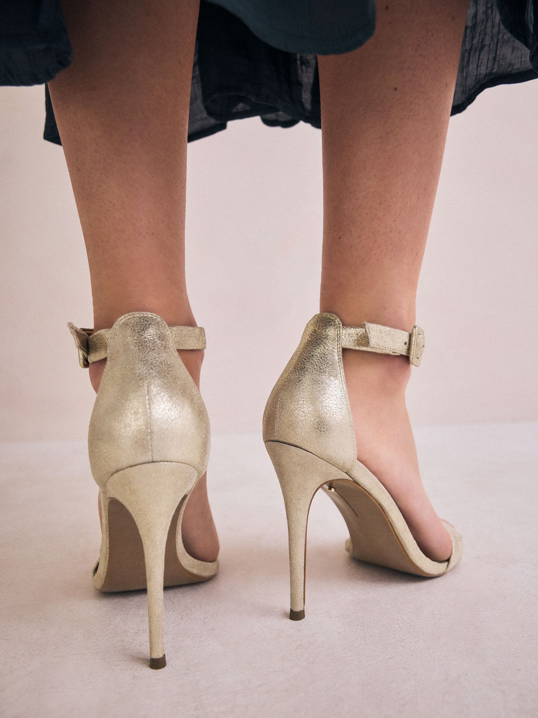 Goud - Signature Premium leren sandalen met hoge ronde neus