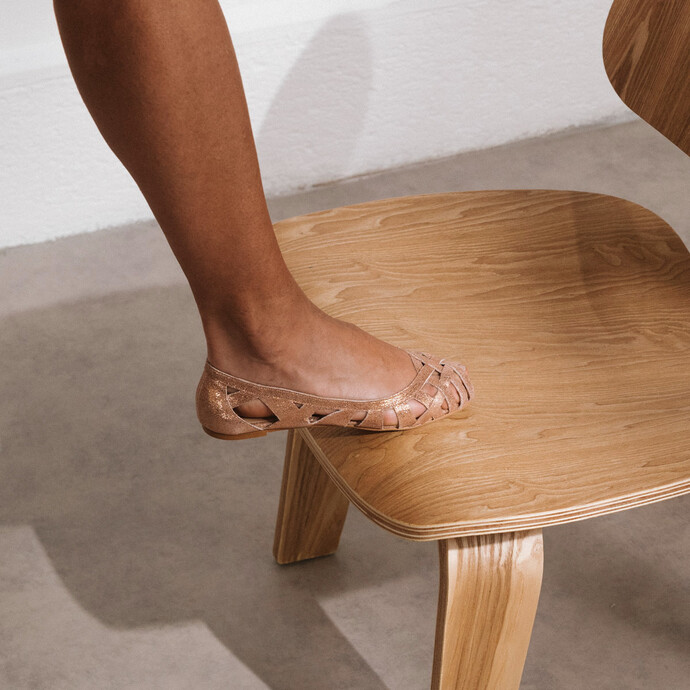 Ballerines ajourées  en croûte laminée cuivre