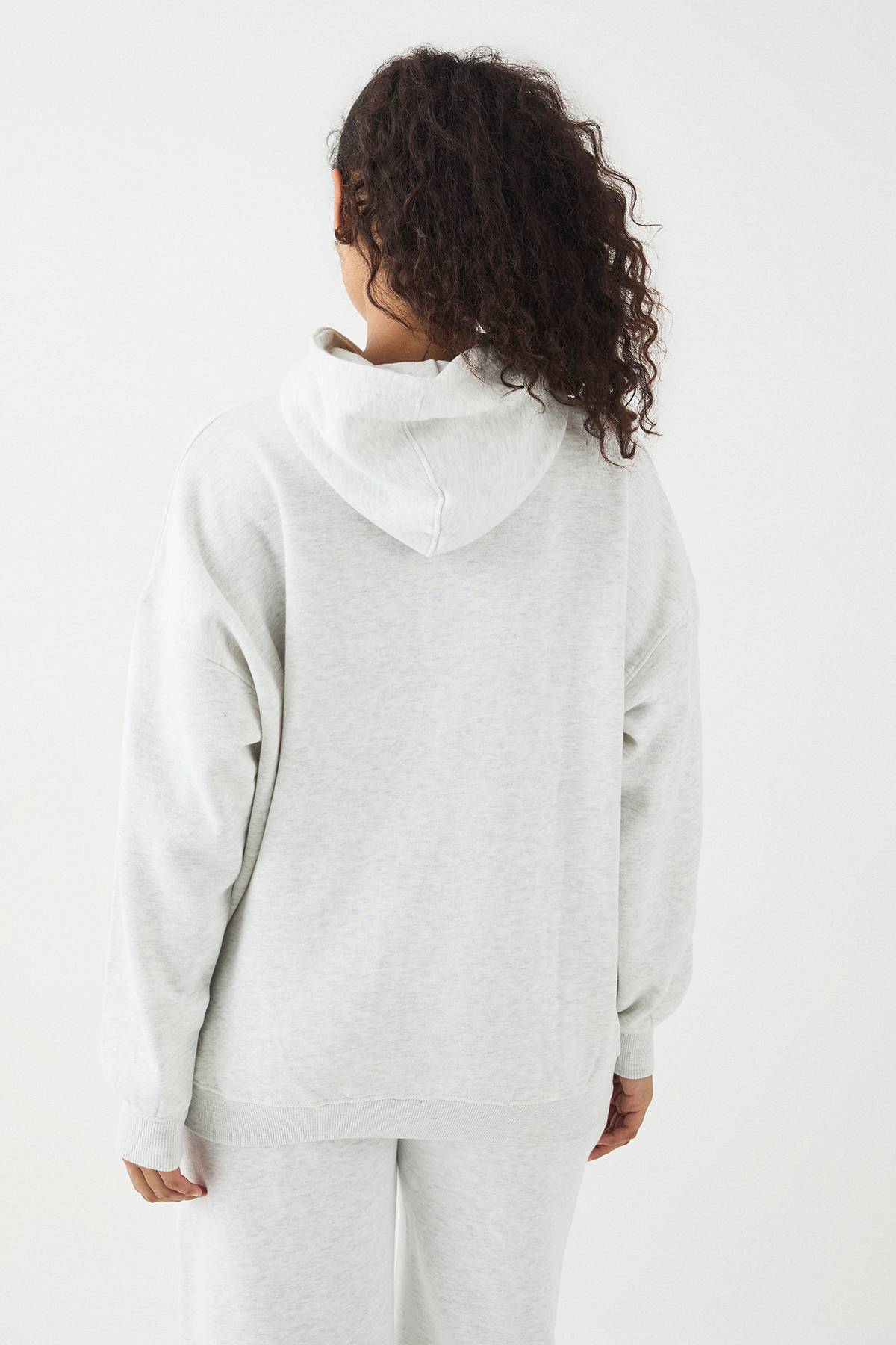 Sweat à Casynthétiqueche Oversized Appliqué DSGN Studio